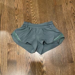 Lululemon Hotty Hot Low Rise Short 2.5”
